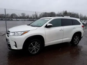 Toyota Highlander SE 3.5L 6 2018
