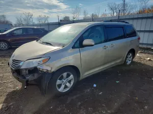 Toyota Sienna 3.5L 6 2014