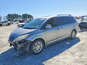 Toyota Sienna 3.5L 6 2011