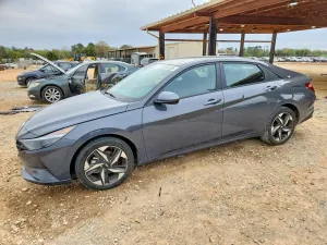 Hyundai Elantra 2.0L 4 2023