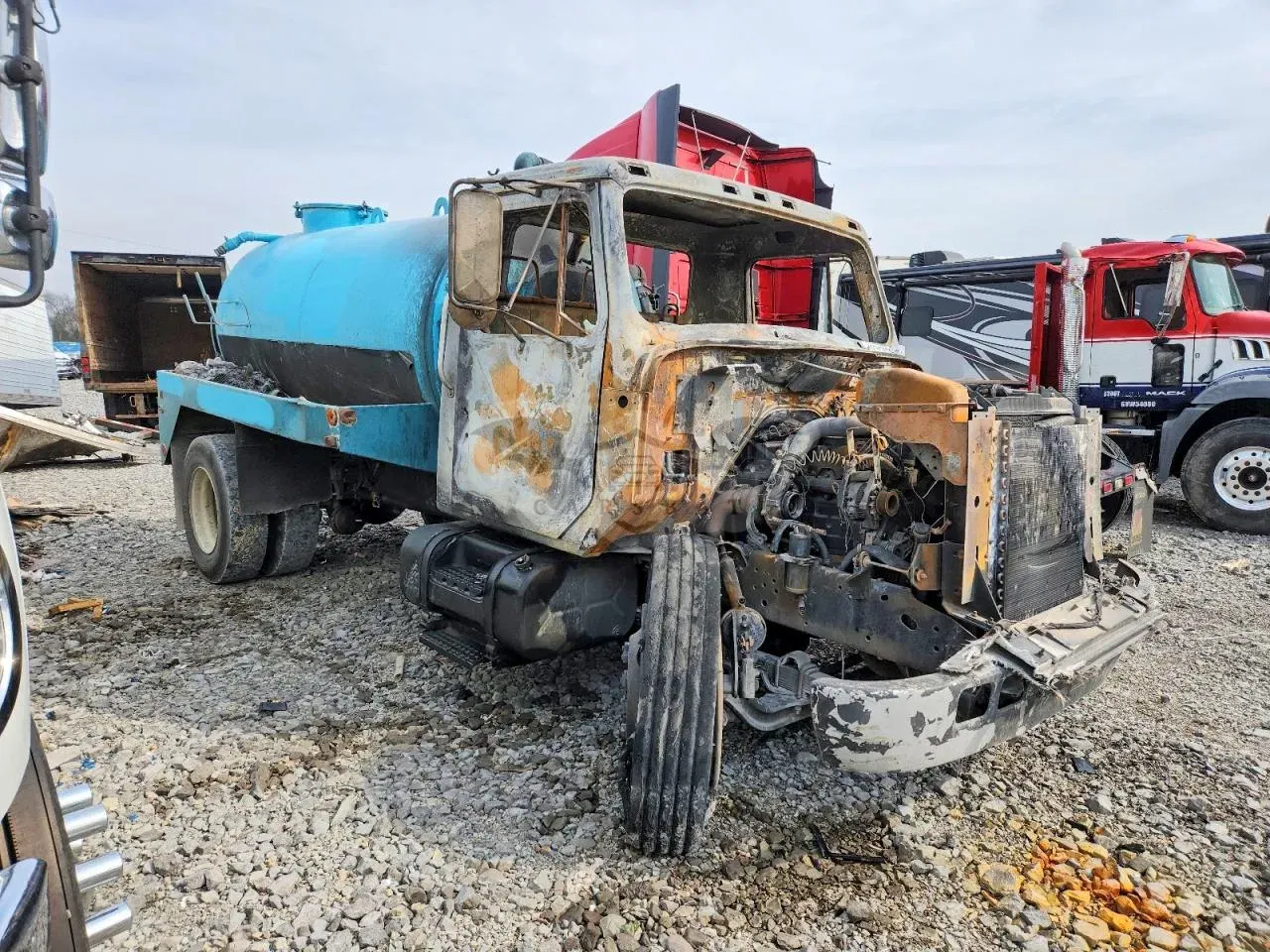 International DuraStar / 4000 7.6L 6 2001