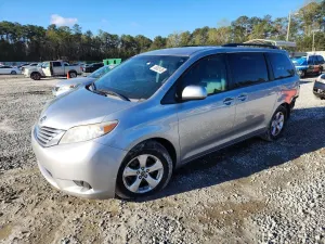 Toyota Sienna 3.5L 6 2016