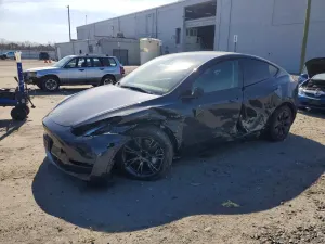 Tesla Model Y 2025