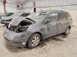 Toyota Sienna 3.5L 6 2010