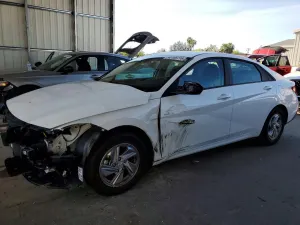 Hyundai Elantra 2.0L 4 2025