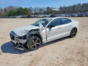 Volvo S60 2.0L 4 2024