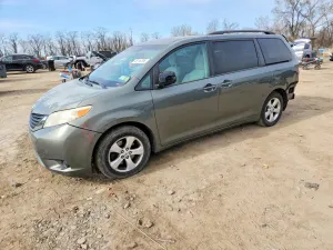Toyota Sienna 3.5L 6 2013