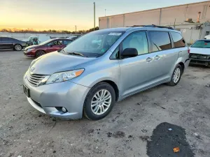 Toyota Sienna 3.5L 6 2015