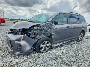 Toyota Sienna 3.5L 6 2018