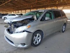 Toyota Sienna 3.5L 6 2015