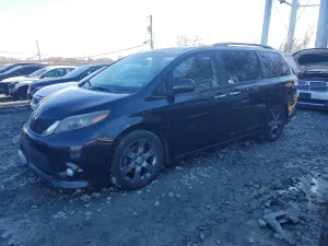 Toyota Sienna 3.5L 6 2016