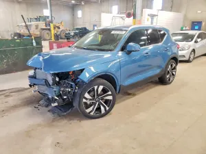 Volvo XC40 2.0L 4 2024