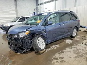 Toyota Sienna 3.5L 6 2016