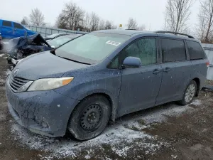 Toyota Sienna 3.5L 6 2014