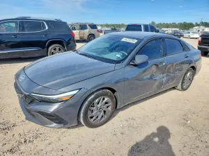 Hyundai Elantra 2.0L 4 2024