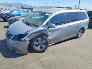 Toyota Sienna 3.5L 6 2012