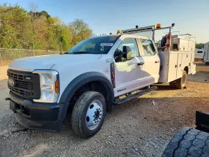 Ford F550 6.7L 8 2024