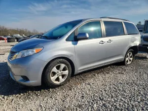 Toyota Sienna 3.5L 6 2017