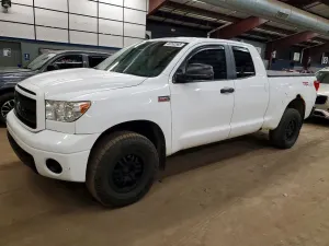 Toyota Tundra 5.7L 8 2013