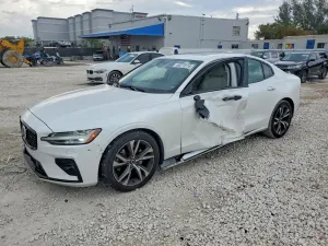 Volvo S60 2.0L 4 2024
