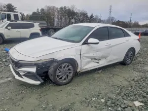 Hyundai Elantra 2.0L 4 2024