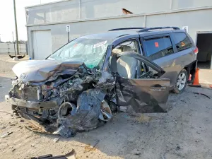Toyota Sienna 3.5L 6 2011