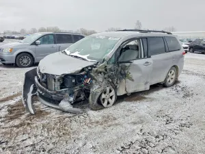 Toyota Sienna 3.5L 6 2011
