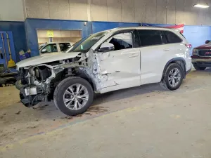 Toyota Highlander 3.5L 6 2015