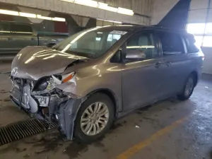 Toyota Sienna 3.5L 6 2014