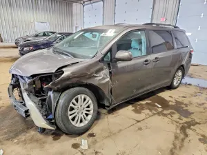 Toyota Sienna 3.5L 6 2013