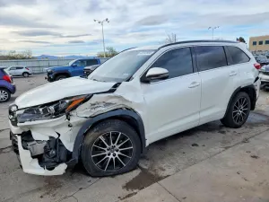 Toyota Highlander 3.5L 6 2017