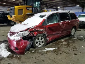 Toyota Sienna 3.5L 6 2015