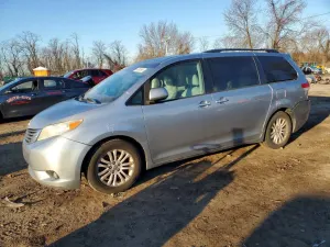 Toyota Sienna 3.5L 6 2011