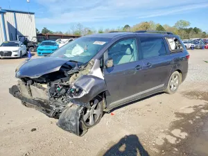 Toyota Sienna 3.5L 6 2015