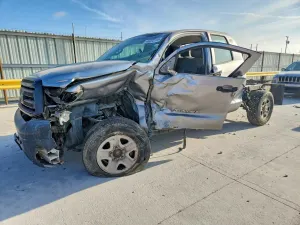 Toyota Tundra 4.6L 8 2013