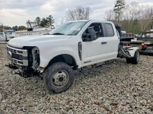 Ford F-350 6.7L 8 2023