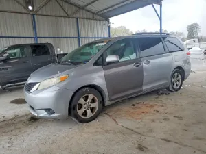 Toyota Sienna 3.5L 6 2012
