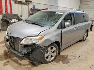 Toyota Sienna 3.5L 6 2014