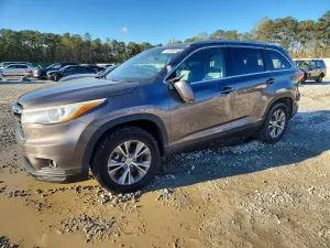 Toyota Highlander 3.5L 6 2015