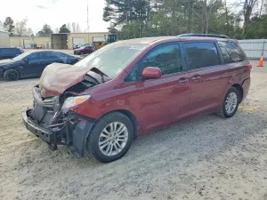 Toyota Sienna 3.5L 6 2015