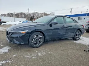 Hyundai Elantra 2.0L 4 2025