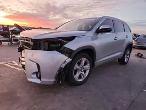 Toyota Highlander 3.5L 6 2017