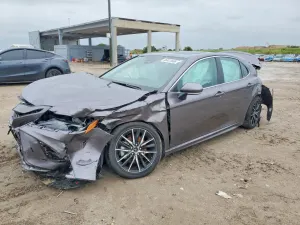 Toyota Camry 2.5L 4 2022