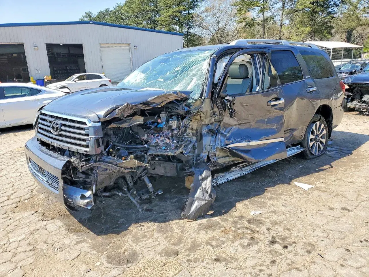 Toyota Sequoia 5.7L 8 2020