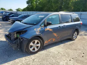 Toyota Sienna 3.5L 6 2015