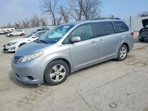 Toyota Sienna 3.5L 6 2015