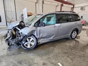 Toyota Sienna 3.5L 6 2014