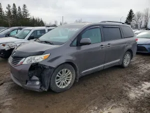 Toyota Sienna 3.5L 6 2013