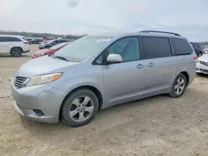 Toyota Sienna 3.5L 6 2011