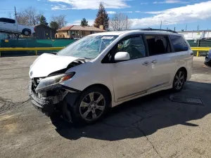 Toyota Sienna 3.5L 6 2017